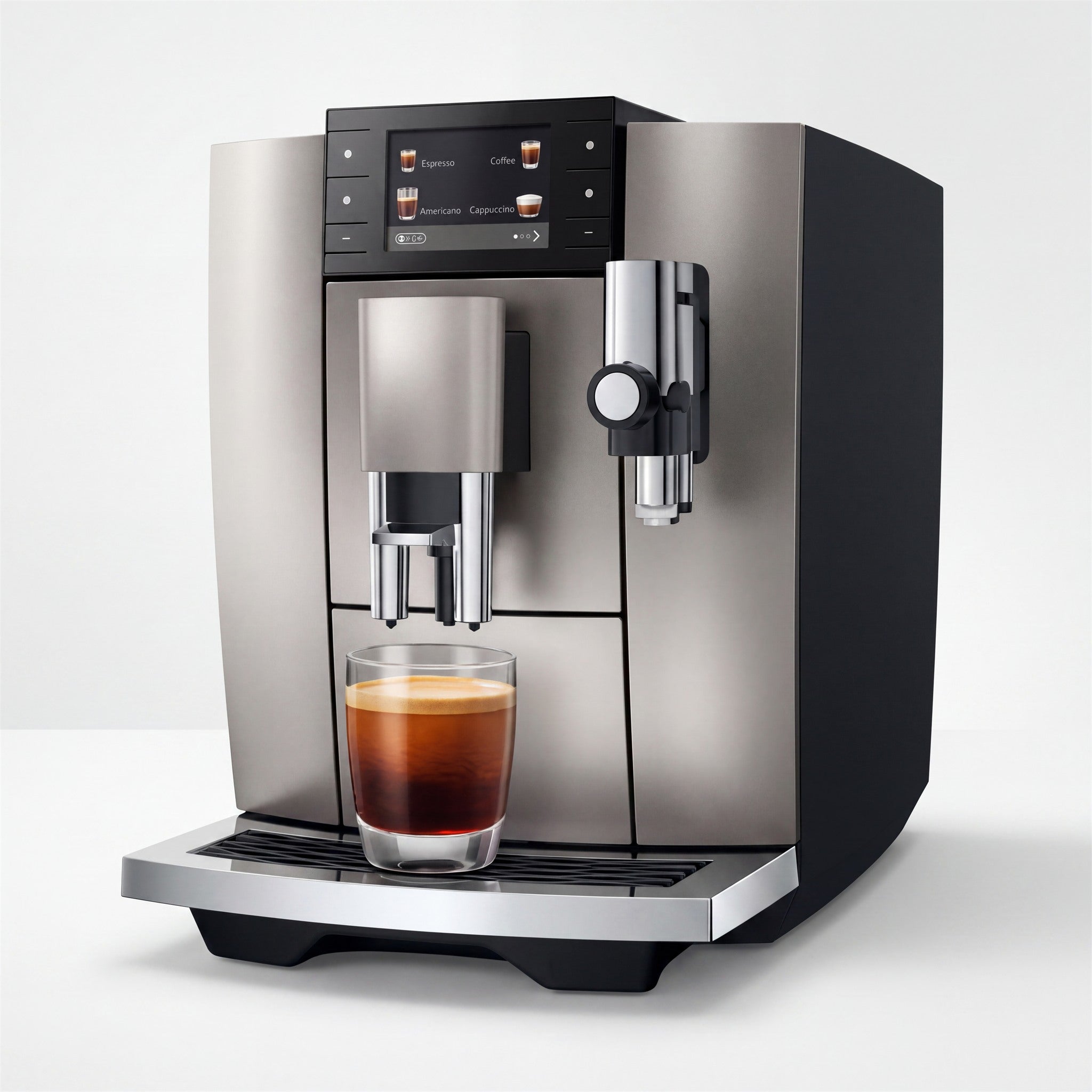 Vista de tres cuartos de la cafetera superautomática en Midnight Silver